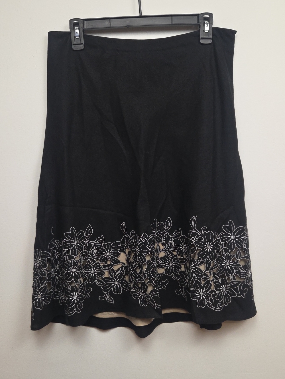 Ann Taylor Linen Blend Black Floral Eyelet Flowy Classic Midi Skirt Minimalist